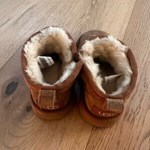 Toddler ankle Ugg boots with zipper size 8